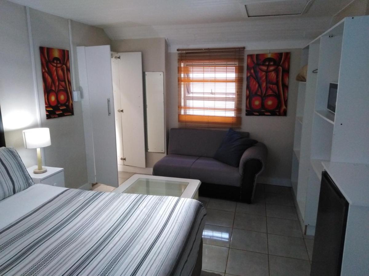 The Monument Guesthouse Port Elizabeth Exterior foto